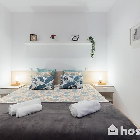 Host Wise - Colorful Fresh Flats - Batalha Apartman Porto Kültér fotó