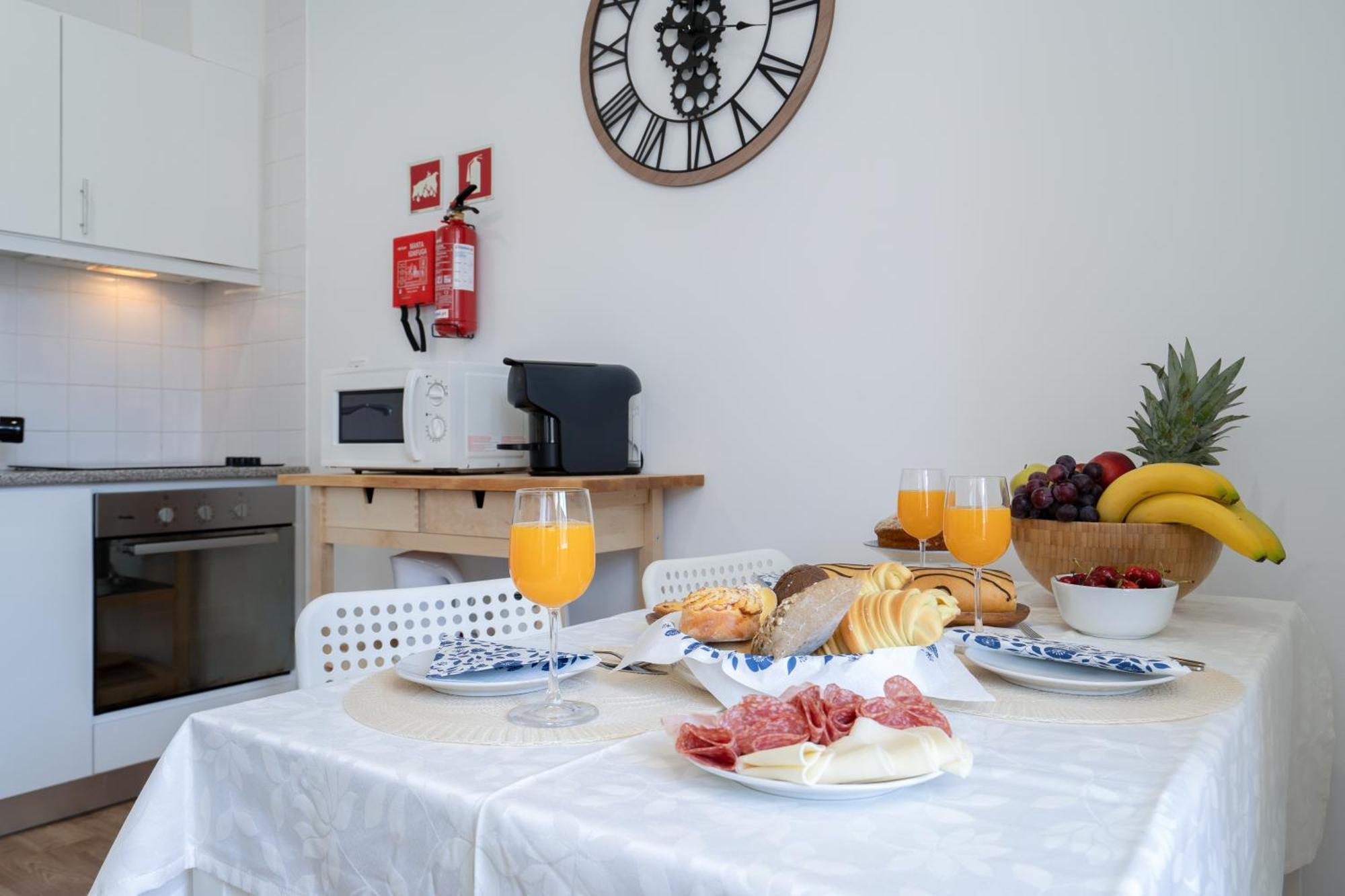 Host Wise - Colorful Fresh Flats - Batalha Apartman Porto Kültér fotó