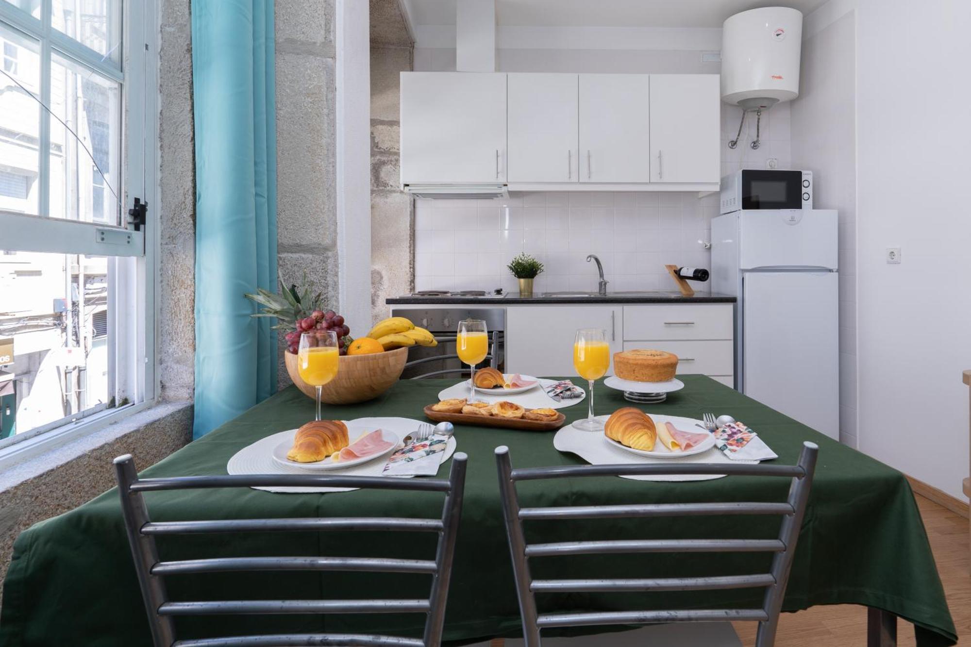 Host Wise - Colorful Fresh Flats - Batalha Apartman Porto Kültér fotó