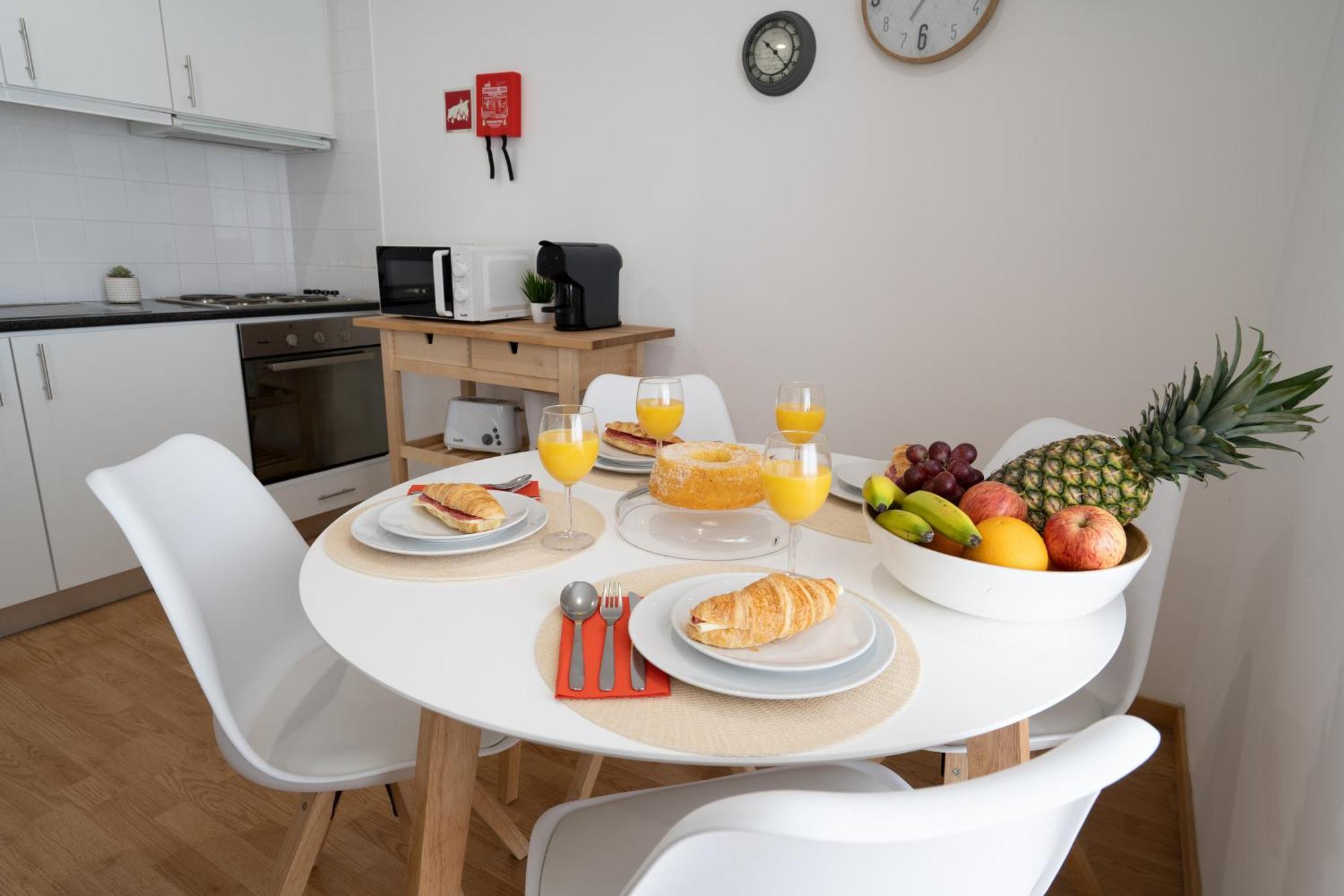 Host Wise - Colorful Fresh Flats - Batalha Apartman Porto Szoba fotó