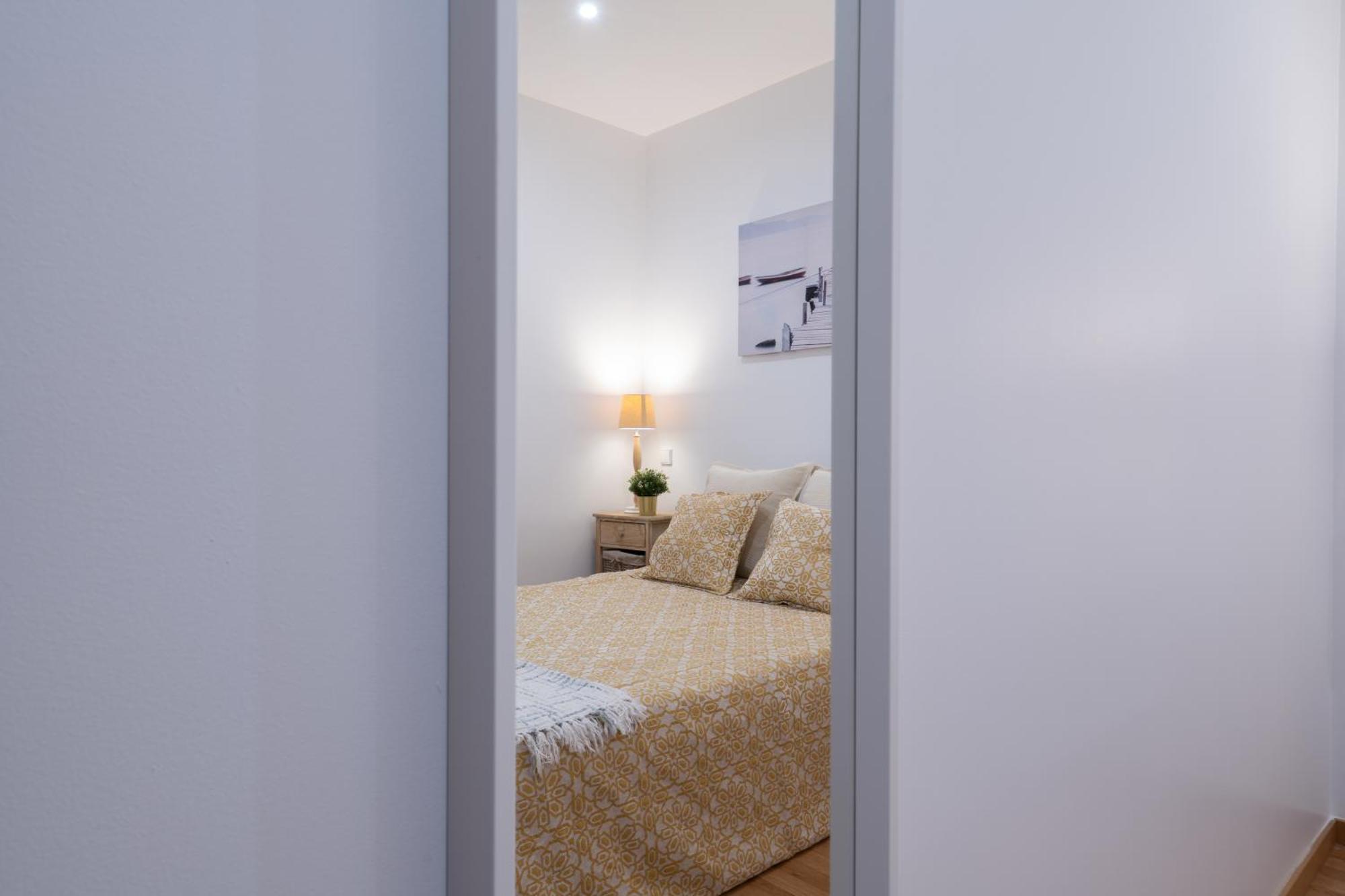 Host Wise - Colorful Fresh Flats - Batalha Apartman Porto Szoba fotó