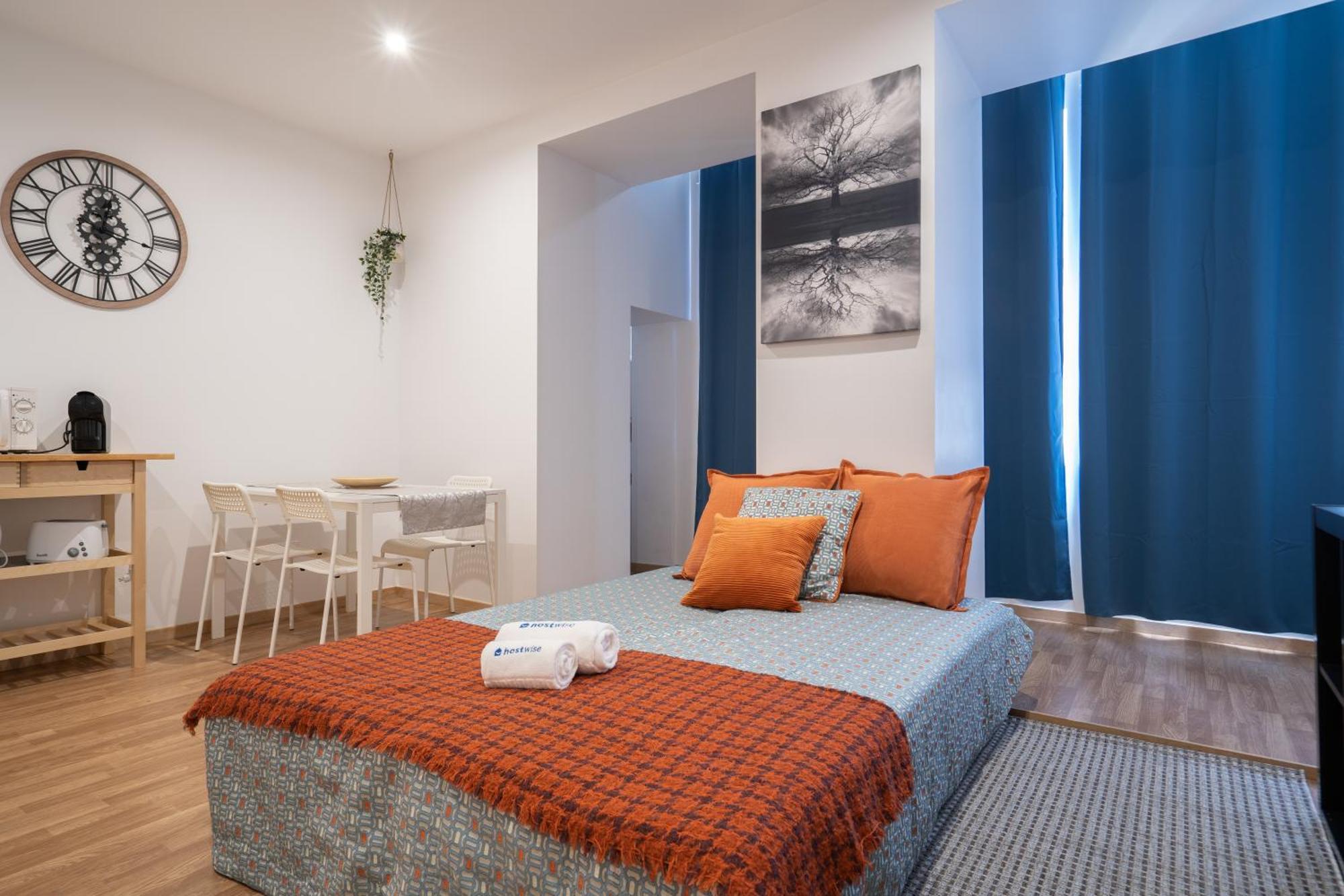 Host Wise - Colorful Fresh Flats - Batalha Apartman Porto Szoba fotó