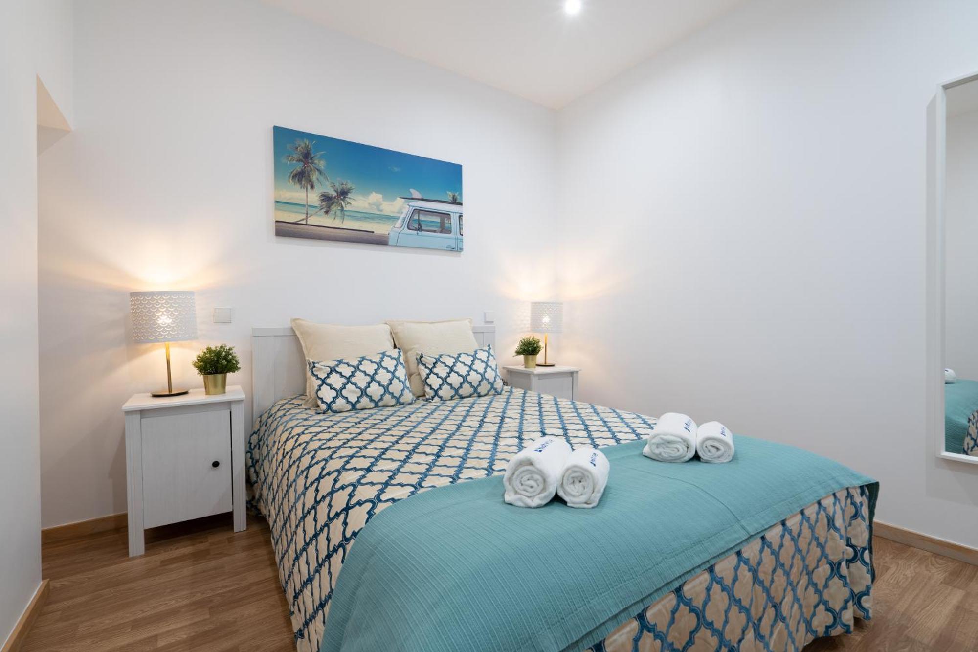 Host Wise - Colorful Fresh Flats - Batalha Apartman Porto Szoba fotó